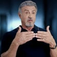 Sylvester Stallone ist jetzt ein Superheld, der trotzdem nicht unsterblich ist image