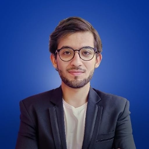 ما هو الميديا باير وكيف يُسوّق كاتب الإعلانات لنفسه: حوار مع مستشار الأعمال خالد بزماوي