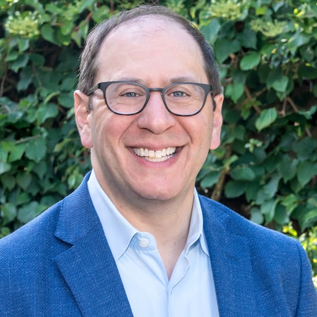 Episode 510: Daniel Pollack-Pelzner’s Doesn’t Waste His Shot in Lin-Manuel Miranda Biography image