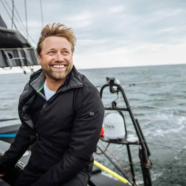 Alex Thomson image