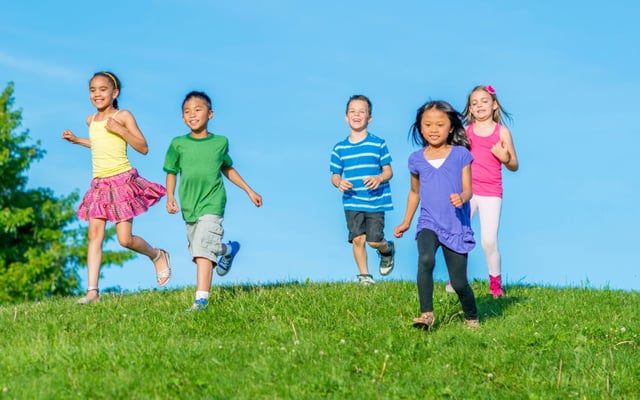 Why Kids Need More Freedom (and Less Supervision) — with Lenore Skenazy: Episode 221  image