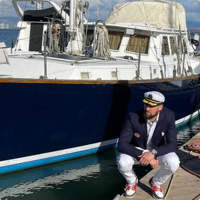 154: She Likes Anime, He Owns A Boat image