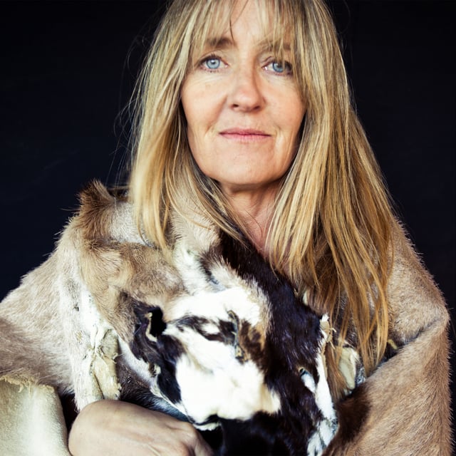 Solo Elk Huntress w/ Christie Green image