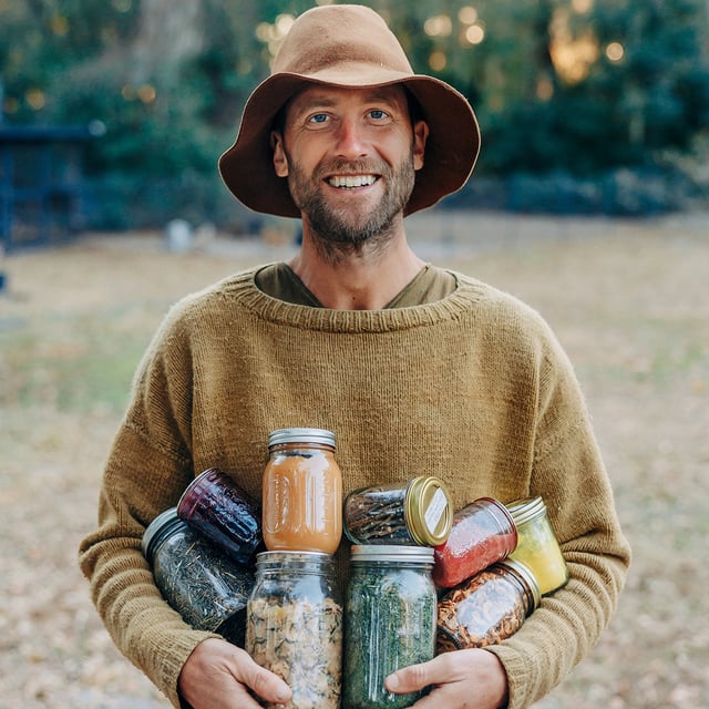 How to cut loose from the industrial food system & forage 100% of your noms w/ Robin Greenfield image